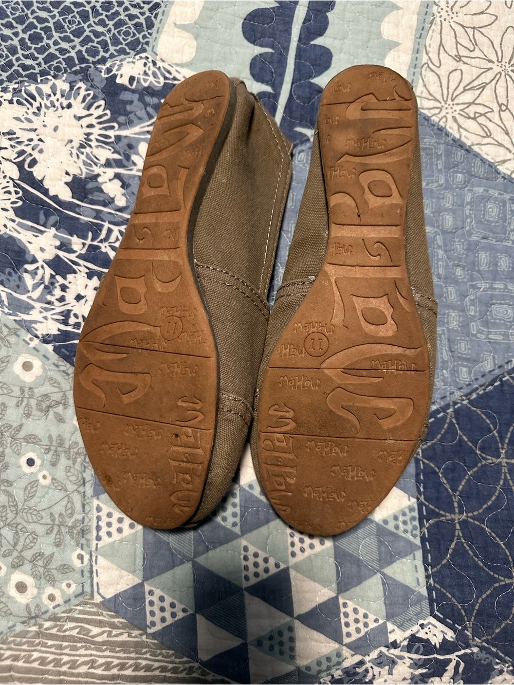 Madlove Women’s Casual Canvas Slip-On Flats - Picture 2 of 3
